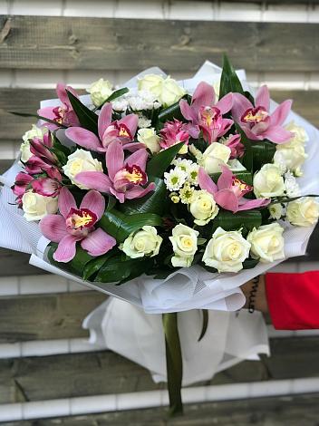 Букет цветов из: Розы и Хризантемы в Варениковском