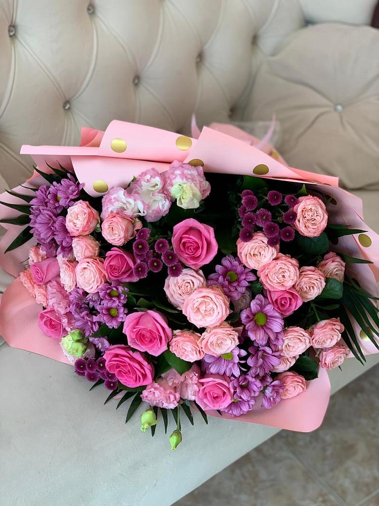 Букет цветов из: Хризантемы, Розы и Лизиантусы в Варениковском