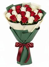 Букет Микс из красных и белых роз в Варениковском