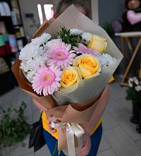 Букет цветов из:  Герберы, Розы и Хризантемы в Варениковском