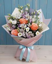 Букет цветов из:  Лизиантусы, Розы, Альстромерии и Гипсофила в Варениковском