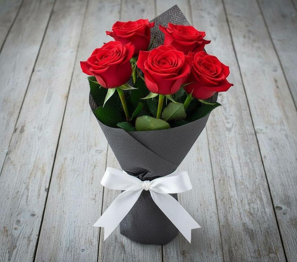Букет 5 Красных роз Эдлесс Лав в Варениковском
