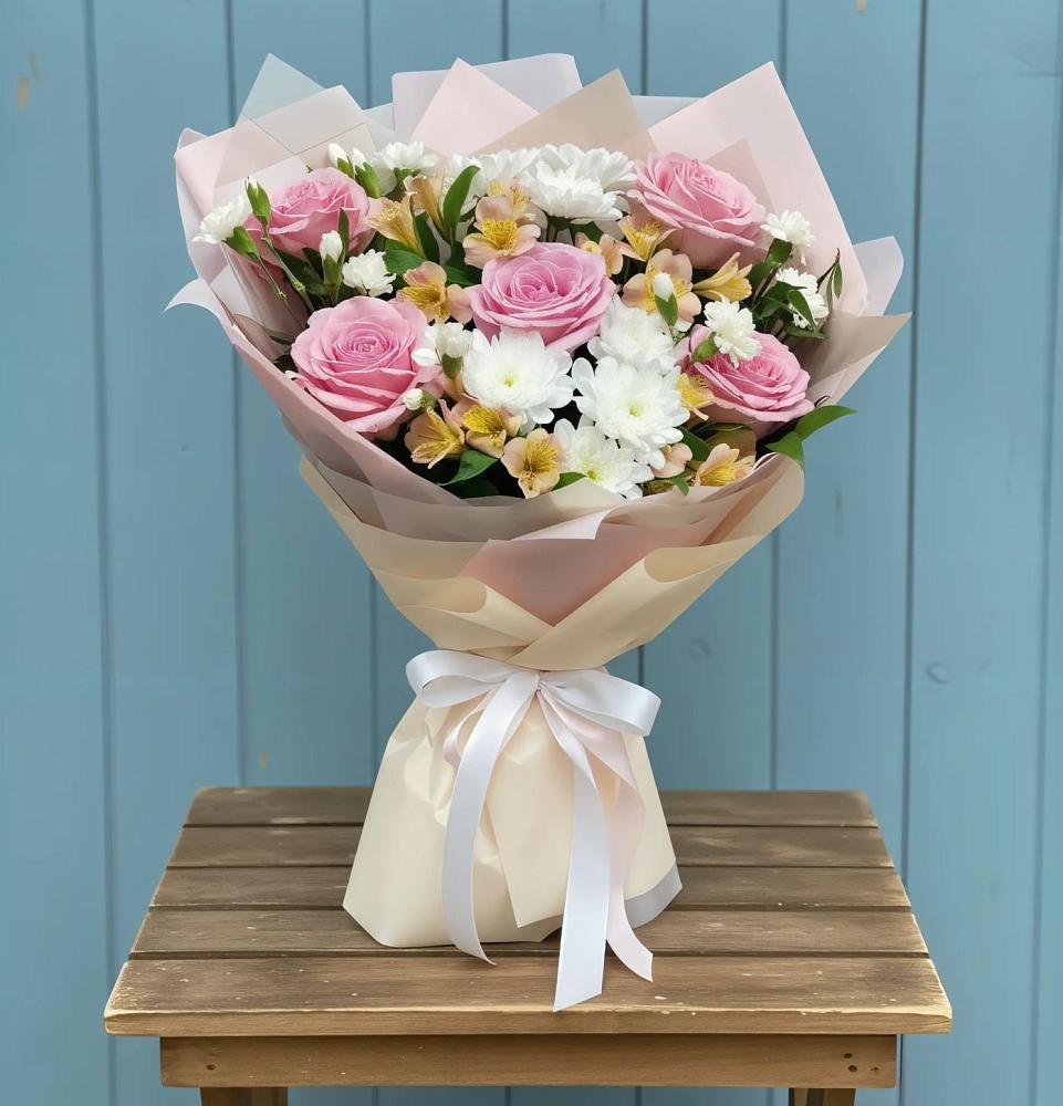 Букет цветов из: Гвоздики, Орхидеи и Розы в Варениковском