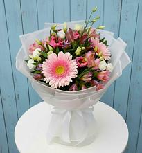 Букет цветов из:  Герберы, Альстромерии и Лизиантусы в Варениковском