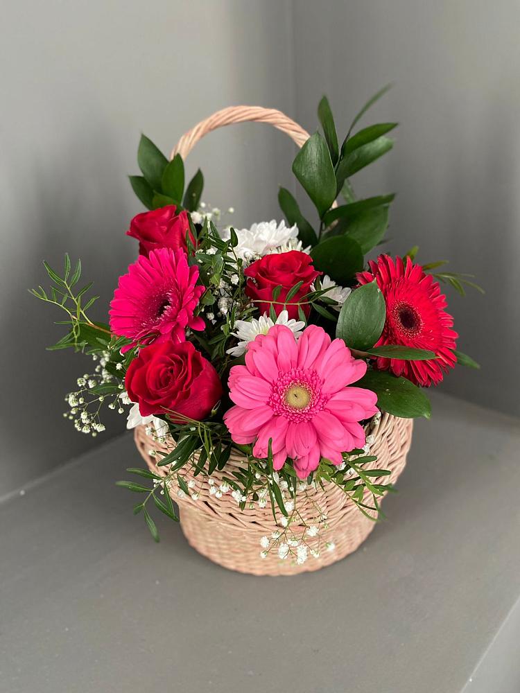 Цветочная композиция из Розы, Хризантемы и Герберы в корзине в Варениковском