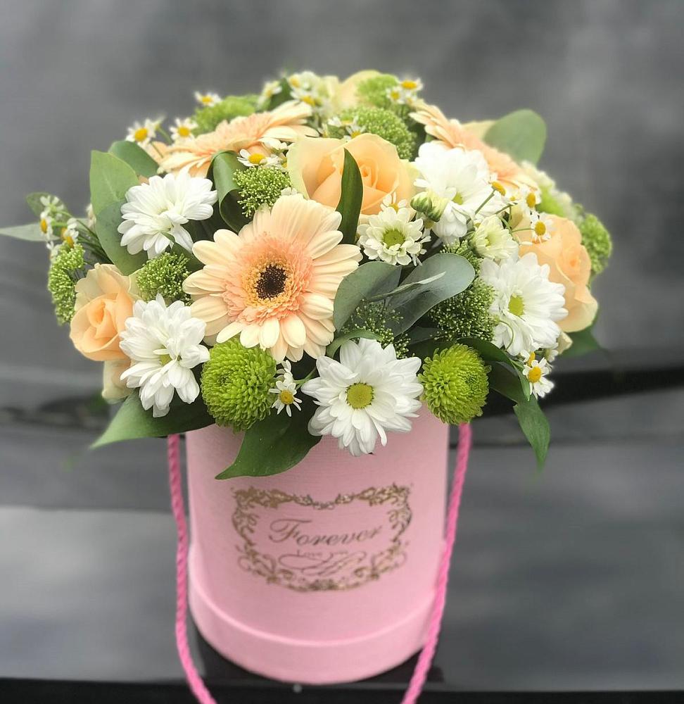 Цветочная композиция из Розы, Герберы и Хризантемы в шляпной коробке в Варениковском