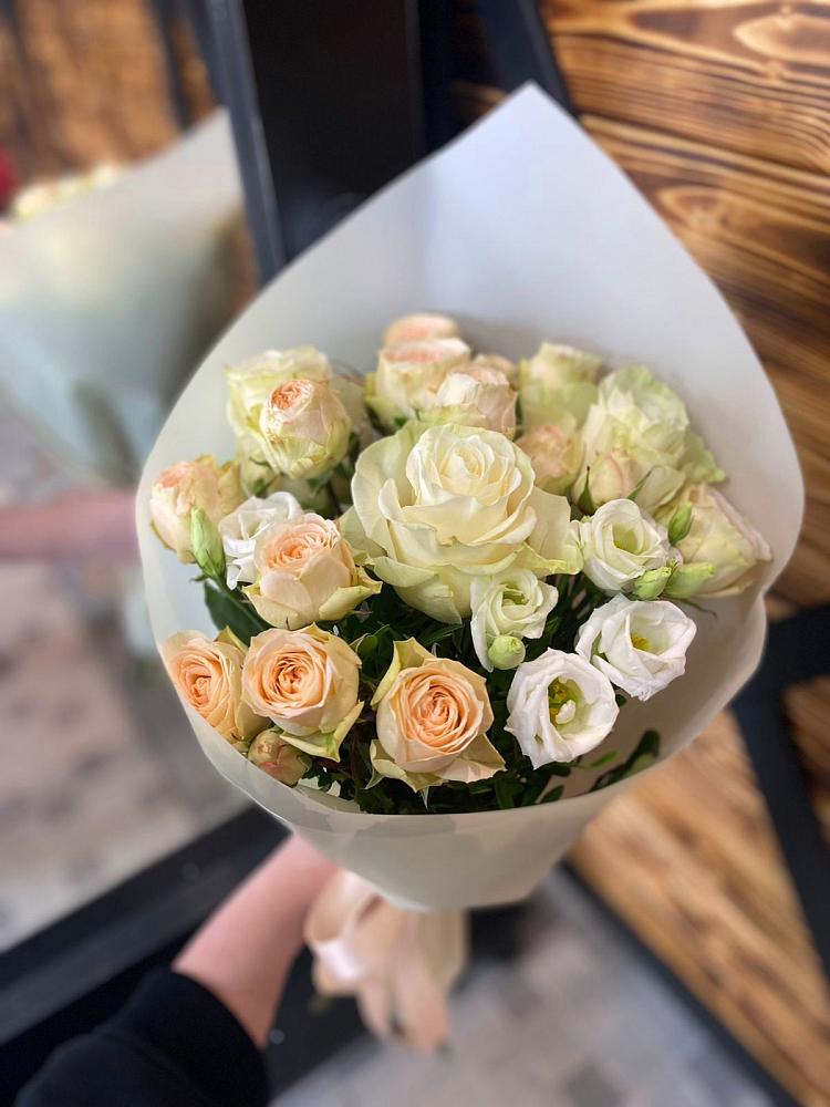 Букет цветов из: Розы и Лизиантусы в Варениковском